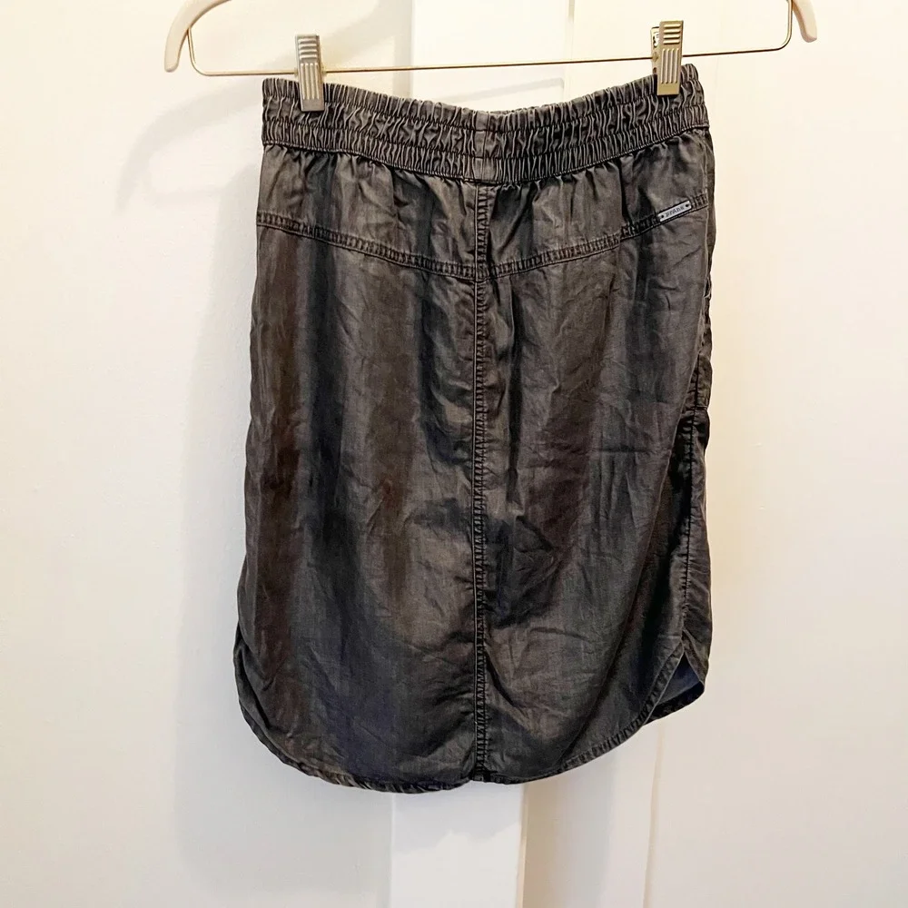 Prana Shelly Gray Skirt XS Elastic Waist Buttons Pockets‎